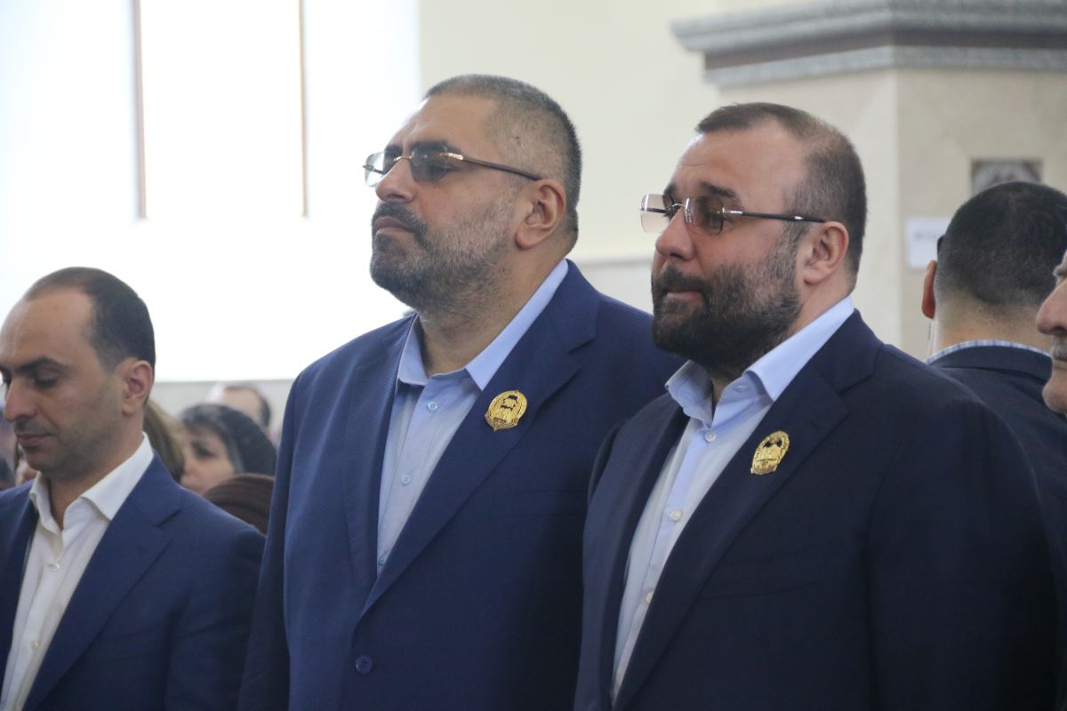 Арутюнян Эмиль Карленович : меценаты и волонтеры – вместе с военными ООС и АТО на страже целостности государства Арутюнян Эмиль Карленович : меценаты и волонтеры – вместе с военными ООС и АТО на страже целостности государства