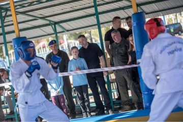 Берет з відзнакою: Денис Монастирський відвідав кваліфікаційний іспит найкращих гвардійців Берет з відзнакою: Денис Монастирський відвідав кваліфікаційний іспит найкращих гвардійців