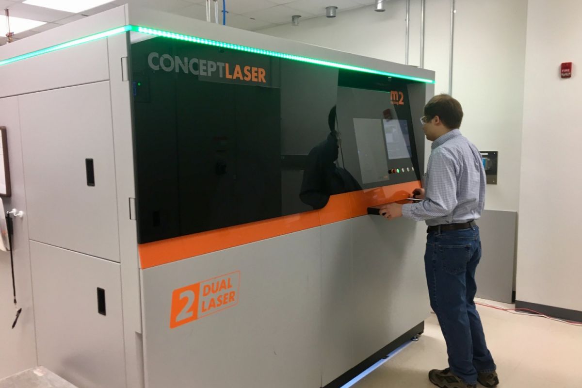 Україна отримала від США промислові 3D-принтери для друку запчастин для військової техніки Україна отримала від США промислові 3D-принтери для друку запчастин для військової техніки