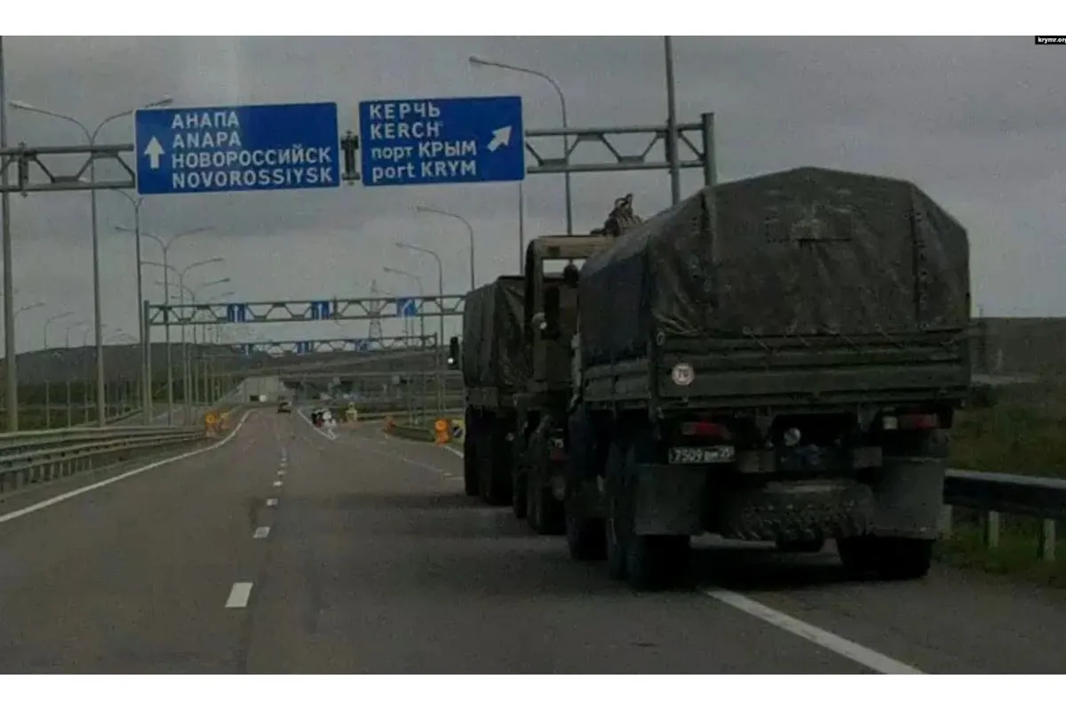 У Керчі зафіксували колону російської військової техніки