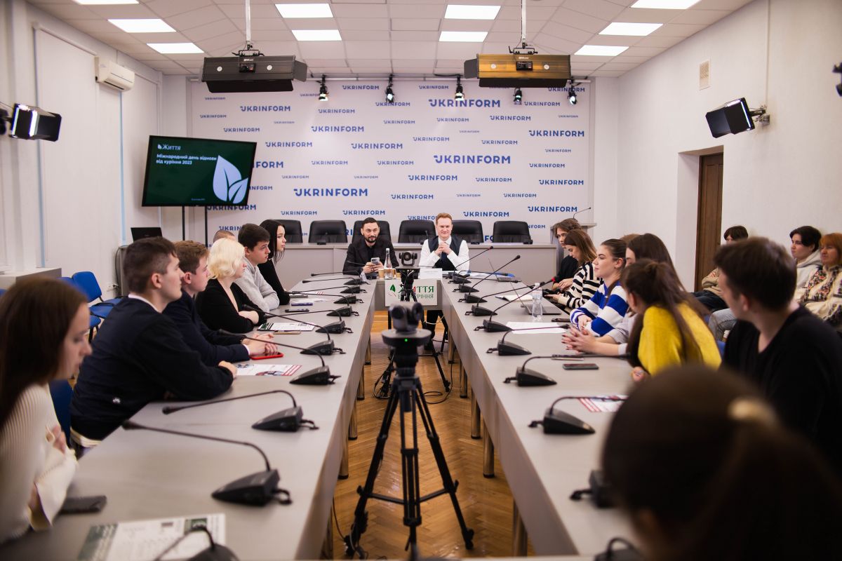 День відмови від куріння: студенти закликали Парламент заборонити тютюнову викладку День відмови від куріння: студенти закликали Парламент заборонити тютюнову викладку