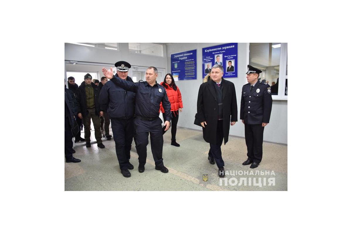 На Луганщину з робочим візитом прибув Арсен Аваков На Луганщину з робочим візитом прибув Арсен Аваков