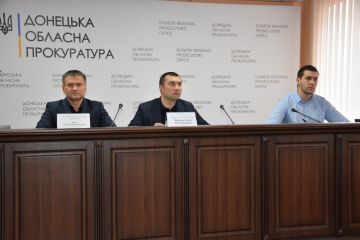 У прокуратурі обговорили особливості досудового розслідування злочинів, вчинених в умовах збройного конфлікту У прокуратурі обговорили особливості досудового розслідування злочинів, вчинених в умовах збройного конфлікту