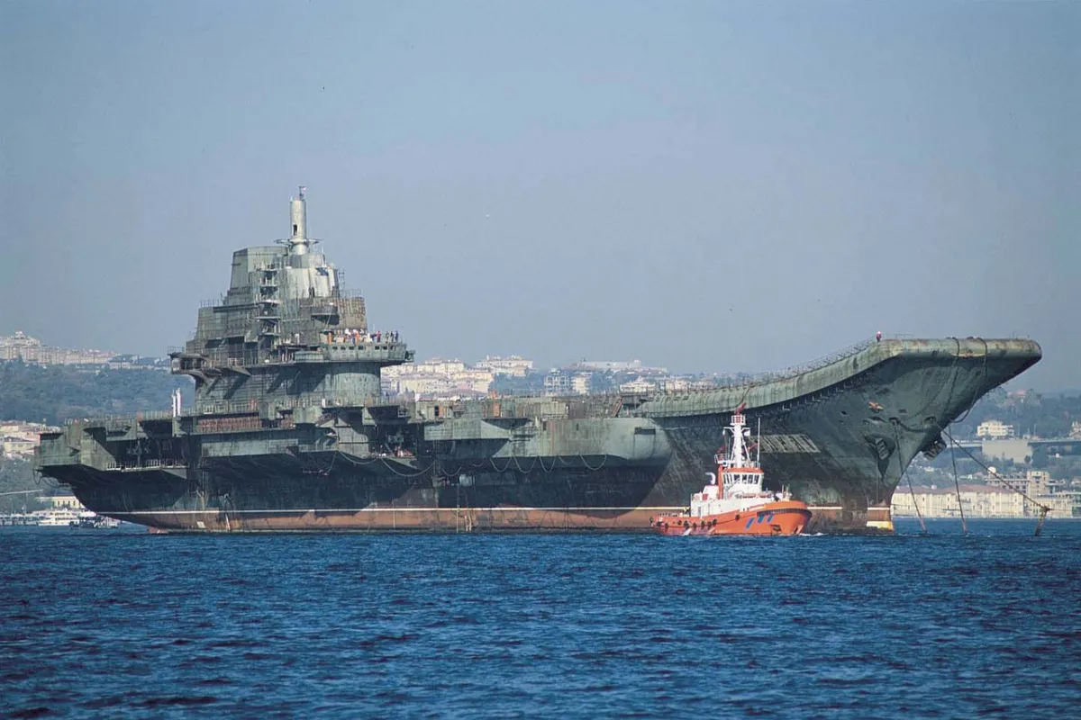 Екіпаж російського судна “Смарагд” та стрілянина корабля ВМС України