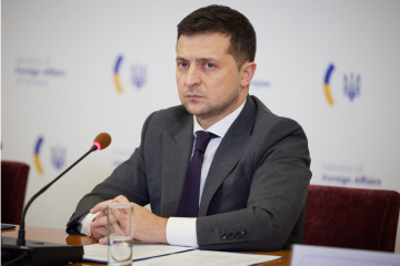 Владимир Зеленский: Во всех странах украинские дипломаты должны поднимать вопрос возвращения Донбасса и Крыма, что является основным внешнеполитическим приоритетом Украины Владимир Зеленский: Во всех странах украинские дипломаты должны поднимать вопрос возвращения Донбасса и Крыма, что является основным внешнеполитическим приоритетом Украины