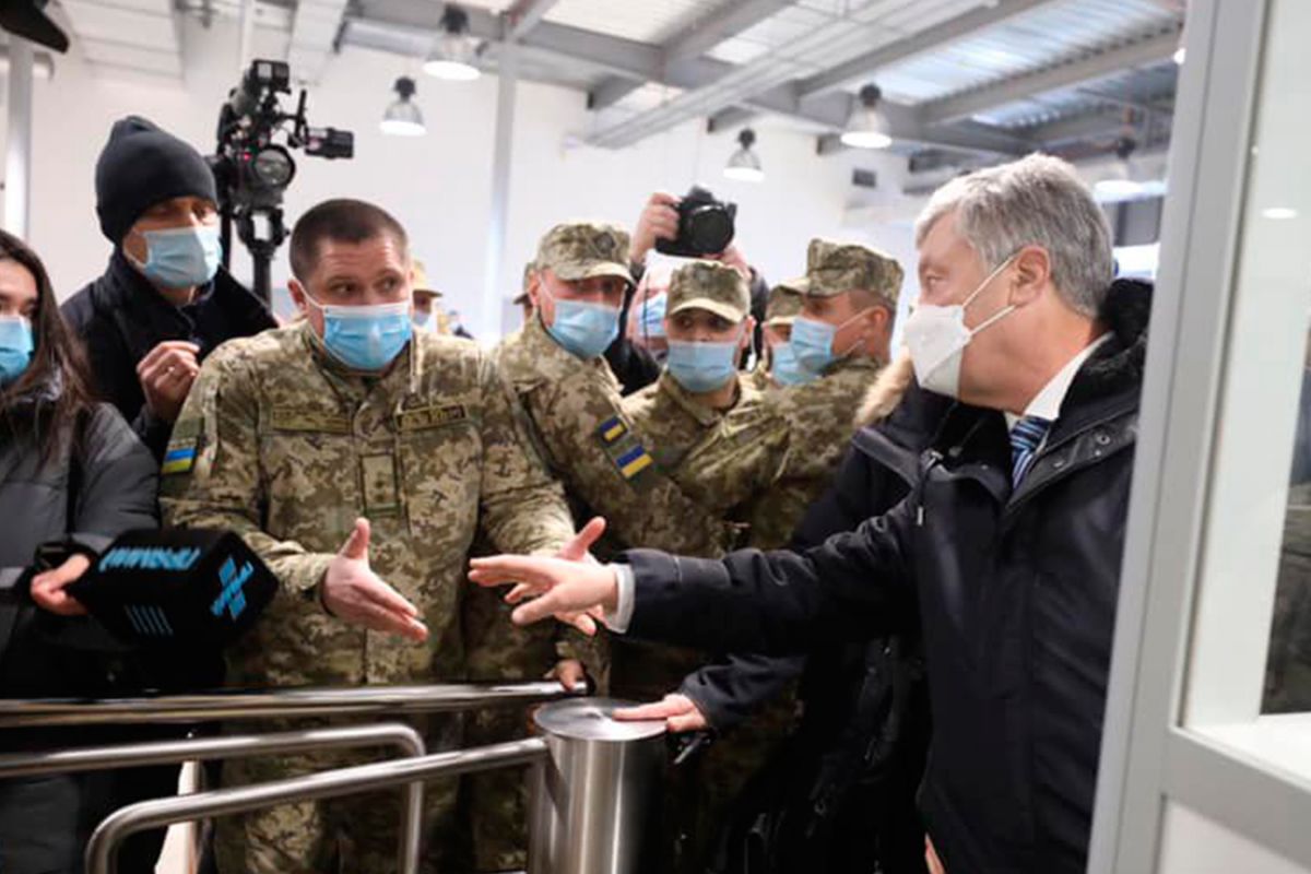 Петро Порошенко повернувся до України: що йому загрожує Петро Порошенко повернувся до України: що йому загрожує