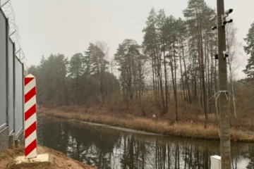 Польща завершила будівництво стіни на кордоні з Білоруссю (фото) Польща завершила будівництво стіни на кордоні з Білоруссю (фото)