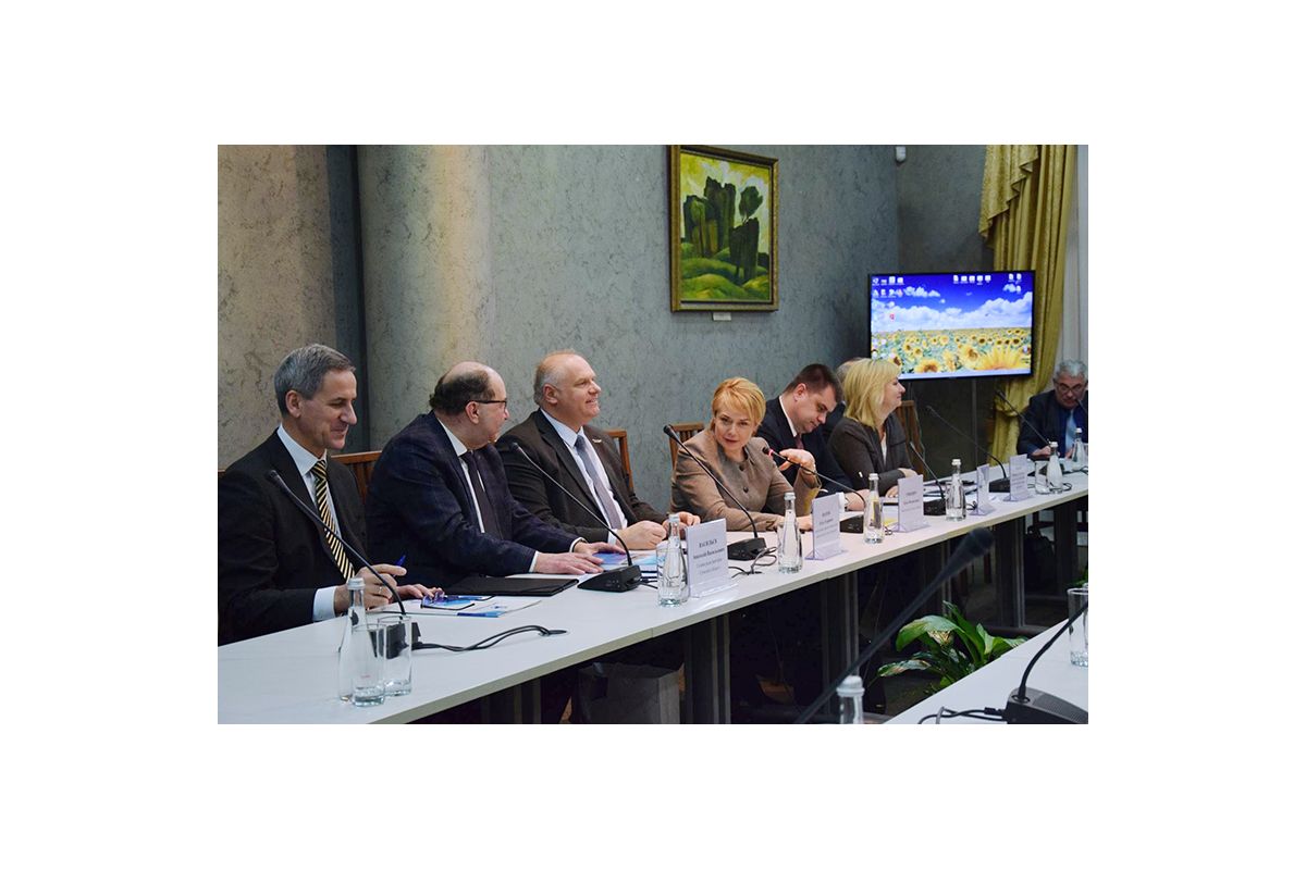 На Сумщині обговорювали проект закону «Про фахову передвищу освіту» На Сумщині обговорювали проект закону «Про фахову передвищу освіту»
