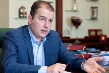 Директор порта Южный Александр Олейник увеличил свою зарплату до 800 тысяч гривен, игнорируя уголовное дело Директор порта Южный Александр Олейник увеличил свою зарплату до 800 тысяч гривен, игнорируя уголовное дело