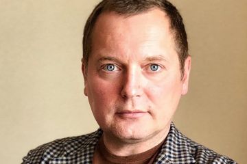 Любитель Путина Андрей Волков, поющий оды «воссоединению Крыма», убивает бизнес Украины с помощью российских денег Любитель Путина Андрей Волков, поющий оды «воссоединению Крыма», убивает бизнес Украины с помощью российских денег