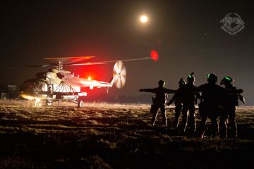 ССО України відпрацювали безпарашутне десантування вночі ССО України відпрацювали безпарашутне десантування вночі