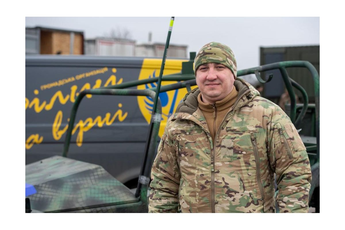 На День добровольця волонтери ГО "Вільні та Вірні" подарували військовим "Хижаків" та пікапи-мисливці за ворожими Шахедами На День добровольця волонтери ГО "Вільні та Вірні" подарували військовим "Хижаків" та пікапи-мисливці за ворожими Шахедами