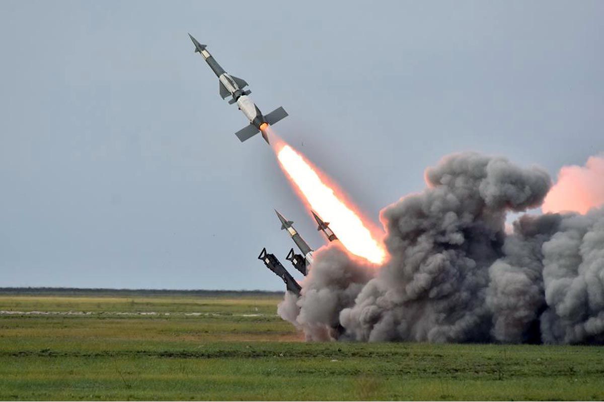 Російське вторгнення в Україну : Росія зосередила у Чорному морі носіїв як мінімум 36 крилатих ракет Російське вторгнення в Україну : Росія зосередила у Чорному морі носіїв як мінімум 36 крилатих ракет