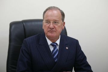 Замглавы Одесского облсовета Олег Радковский, скрывающийся от кредиторов, присваивает заслуги ВМС Украины Замглавы Одесского облсовета Олег Радковский, скрывающийся от кредиторов, присваивает заслуги ВМС Украины