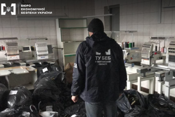БЕБ на Полтавщині викрило підпільний цех з виготовлення одягу під марками відомих брендів БЕБ на Полтавщині викрило підпільний цех з виготовлення одягу під марками відомих брендів