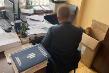 В Харькове на взятке в 50 тысяч долларов задержали налоговика В Харькове на взятке в 50 тысяч долларов задержали налоговика