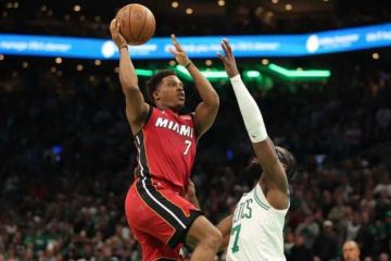 Маямі переміг Бостон у першому матчі фіналу Східної конференції НБА Маямі переміг Бостон у першому матчі фіналу Східної конференції НБА