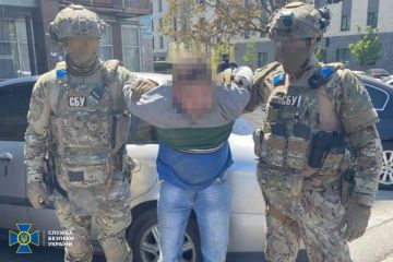 СБУ затримала на Запоріжжі російського агента, який шпигував за позиціями морської піхоти ЗСУ (відео) СБУ затримала на Запоріжжі російського агента, який шпигував за позиціями морської піхоти ЗСУ (відео)