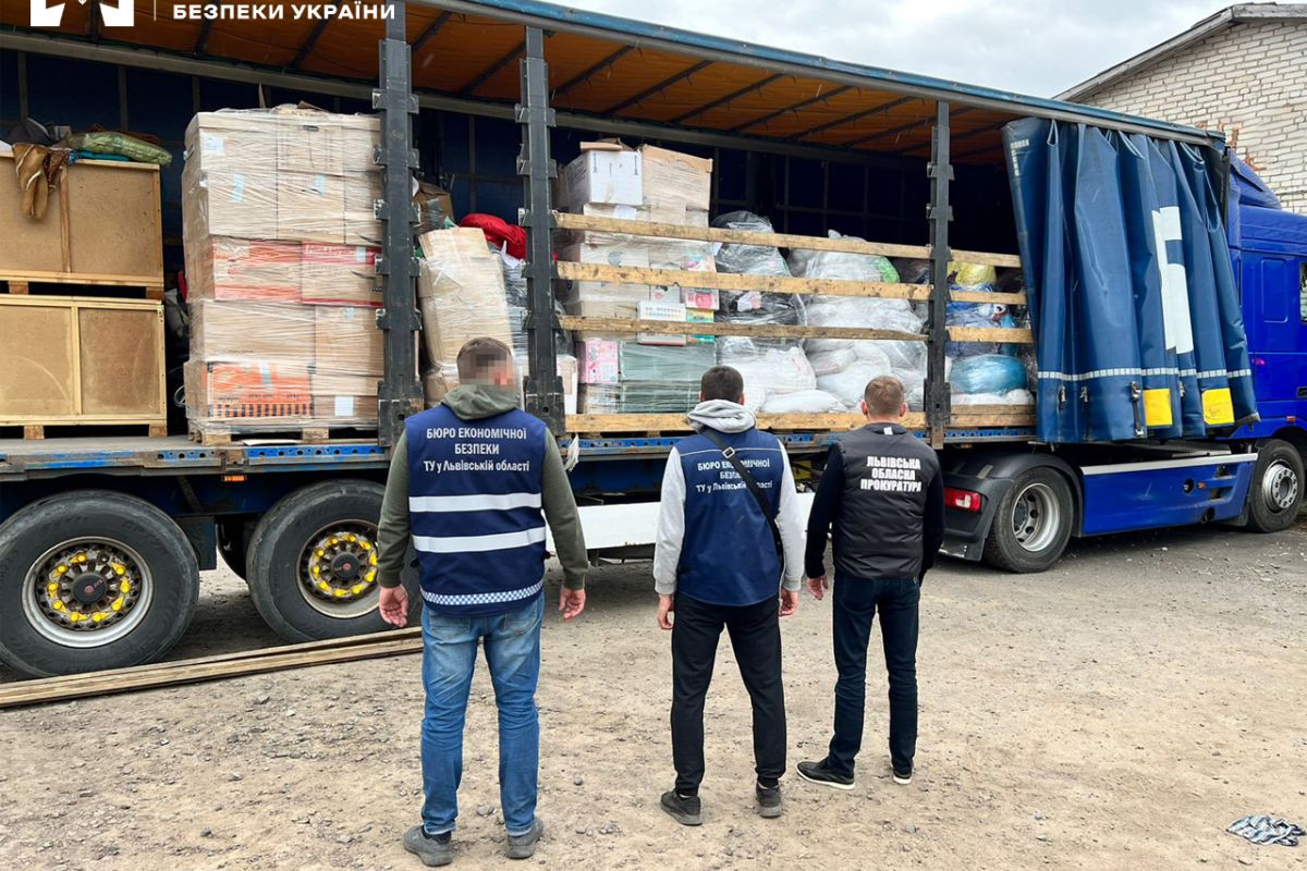 На Львівщині БЕБ передає понад 150 тонн конфіскованих товарів мешканцям Миколаївської та Херсонської областей На Львівщині БЕБ передає понад 150 тонн конфіскованих товарів мешканцям Миколаївської та Херсонської областей