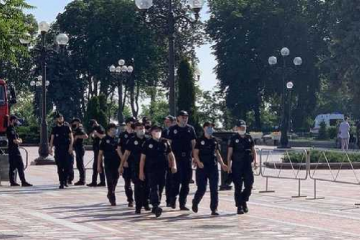 Возле Рады собирается митинг против Авакова  Возле Рады собирается митинг против Авакова