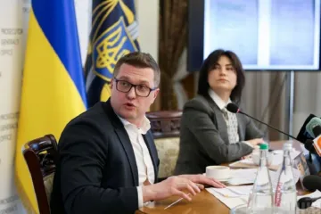 ​В Офісі президента пояснили, чому Зеленський усунув главу СБУ Баканова та відсторонив генпрокурорку Венедіктову