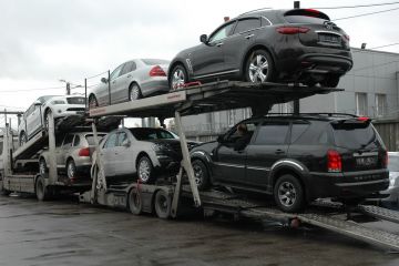 Группу мукачевских таможенников уличили в незаконной растаможке авто Группу мукачевских таможенников уличили в незаконной растаможке авто