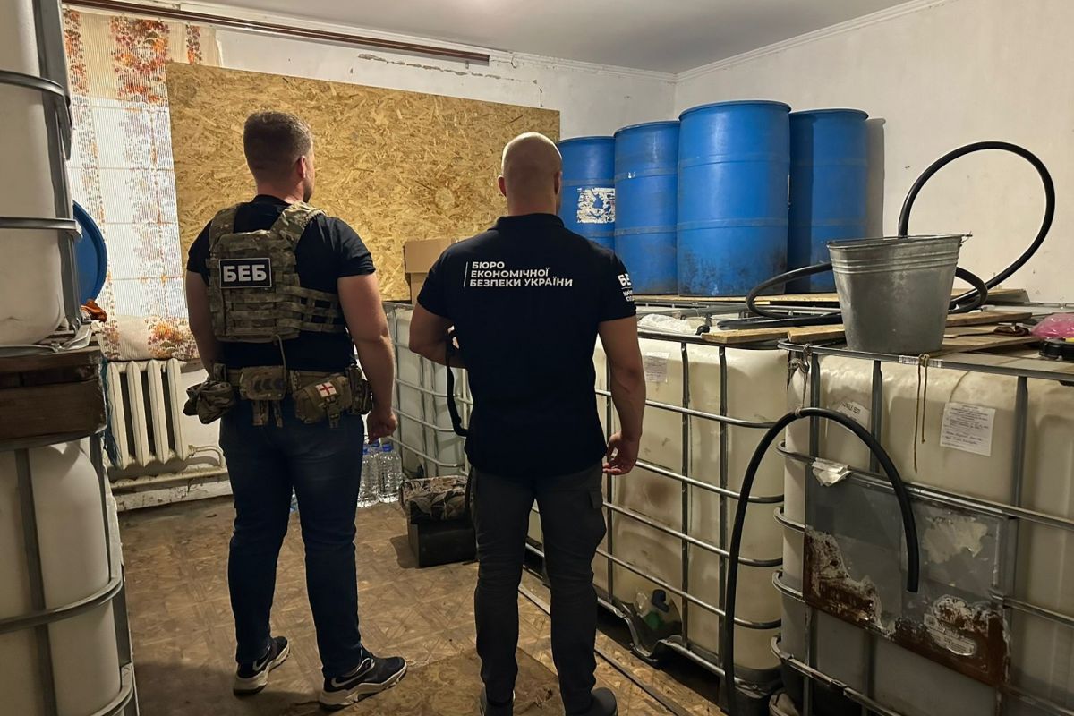 На Київщині вилучено фальсифікованої алкогольної продукції на понад 1,5 мільйона гривень На Київщині вилучено фальсифікованої алкогольної продукції на понад 1,5 мільйона гривень