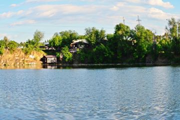 У Дніпрі відновлюють пляж на житловому масиві «Червоний Камінь» У Дніпрі відновлюють пляж на житловому масиві «Червоний Камінь»