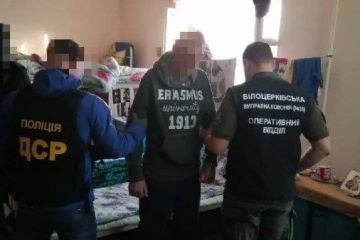 Поширення злочинного впливу та організація каналу постачання наркотиків у виправну колонію на Київщині - «смотрящему» і його спільникам повідомлено про підозру (ФОТО) Поширення злочинного впливу та організація каналу постачання наркотиків у виправну колонію на Київщині - «смотрящему» і його спільникам повідомлено про підозру (ФОТО)