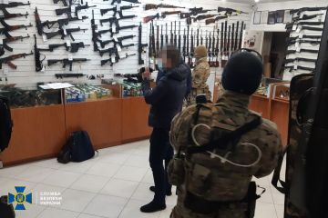 СБУ довела до суду справу топпосадовців Національної поліції, які незаконно видали понад 700 дозволів на зброю СБУ довела до суду справу топпосадовців Національної поліції, які незаконно видали понад 700 дозволів на зброю