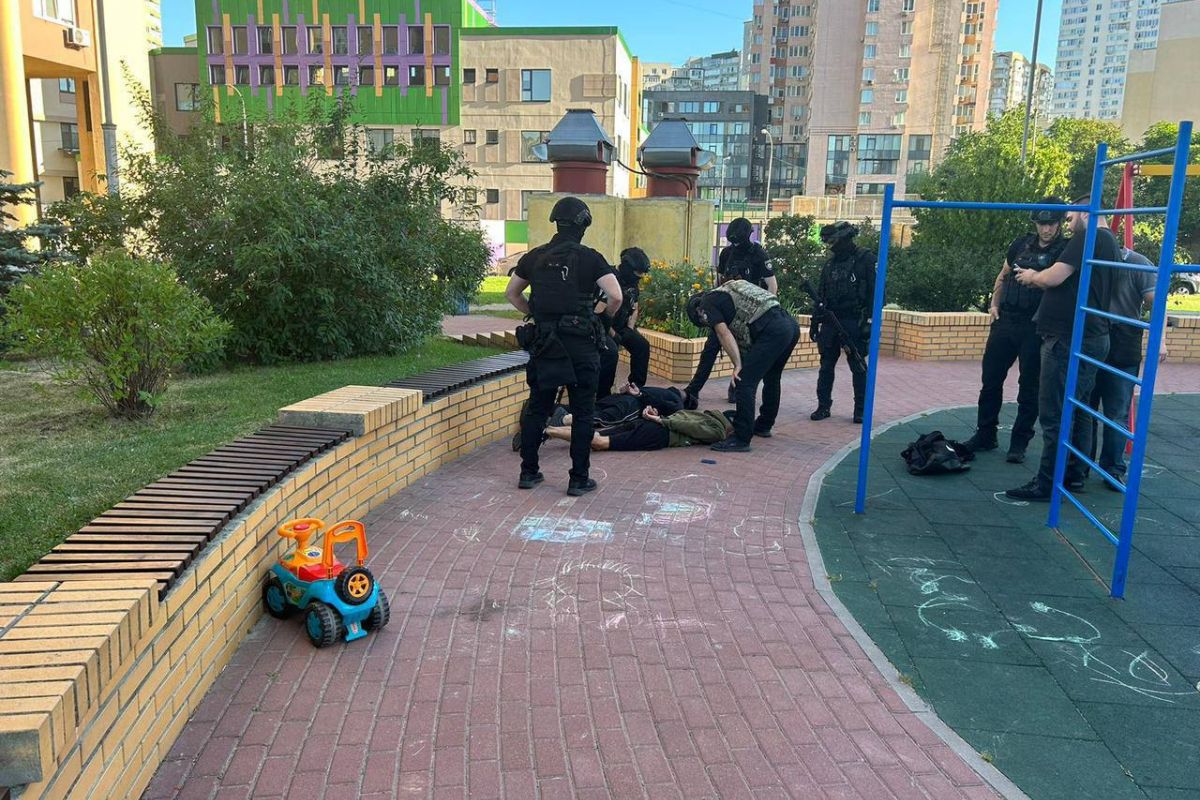У Києві був скоєний замах на заступника голови Державної податкової служби У Києві був скоєний замах на заступника голови Державної податкової служби