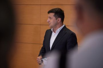 Владимир Зеленский: Мы полностью погашаем задолженность по зарплате перед горняками шахты «Надежда» Владимир Зеленский: Мы полностью погашаем задолженность по зарплате перед горняками шахты «Надежда»