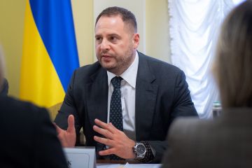 Глава ОП Андрій Єрмак в наш час є однією із найважливіших стратегічно-важливих фігур в державі. Йому важливий не просто мир – а мир із уникненням смертей українських воїнів Глава ОП Андрій Єрмак в наш час є однією із найважливіших стратегічно-важливих фігур в державі. Йому важливий не просто мир – а мир із уникненням смертей українських воїнів