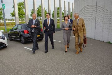 Генпрокурор Ірина Венедіктова відвідала судове засідання у справі МН17 та поспілкувалася із родичами загиблих (ФОТО, ВІДЕО) Генпрокурор Ірина Венедіктова відвідала судове засідання у справі МН17 та поспілкувалася із родичами загиблих (ФОТО, ВІДЕО)