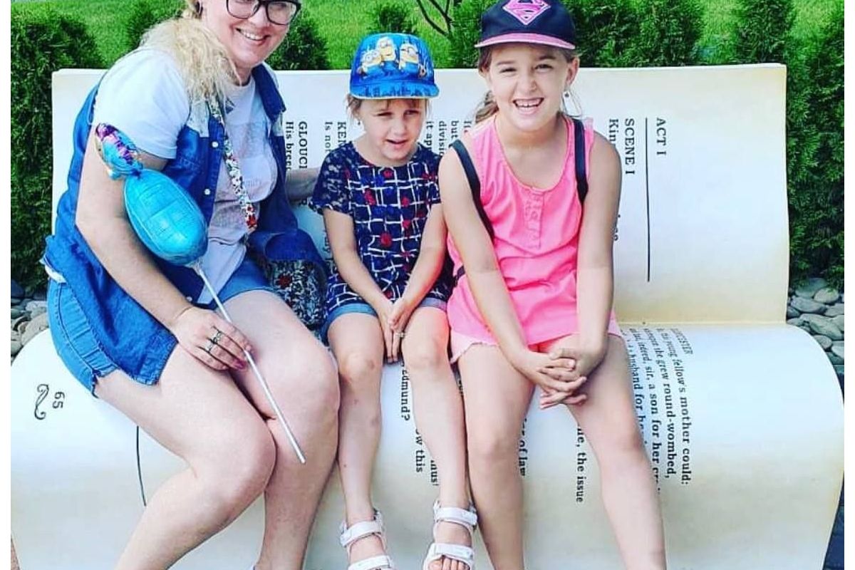 На місці масового поховання в Ізюмі знайшли тіла цілої родини На місці масового поховання в Ізюмі знайшли тіла цілої родини