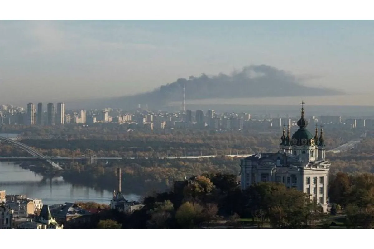 У Києві, в результаті ракетних обстрілів російськими варварами, пошкоджені два об’єкти критичної інфраструктури