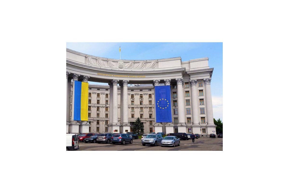 "Жодне посольство не повідомляло про наміри виїхати з України", - речник МЗС Олег Ніколенко "Жодне посольство не повідомляло про наміри виїхати з України", - речник МЗС Олег Ніколенко