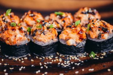 Доставка суші Дніпро: Гарячі роли та особливості їх приготування Доставка суші Дніпро: Гарячі роли та особливості їх приготування