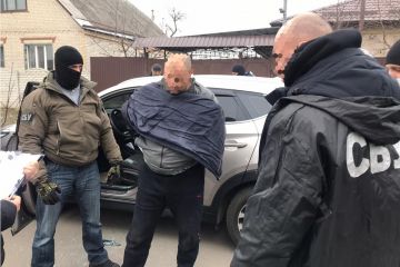 СБУ затримала на вимаганні 26 800 доларів США з погрозою вбивства чоловіка на Харківщині СБУ затримала на вимаганні 26 800 доларів США з погрозою вбивства чоловіка на Харківщині