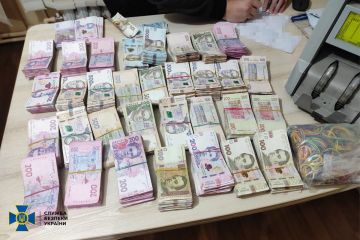 СБУ викрила потужний конвертцентр, через який «відмили» щонайменше пів мільярда гривень СБУ викрила потужний конвертцентр, через який «відмили» щонайменше пів мільярда гривень