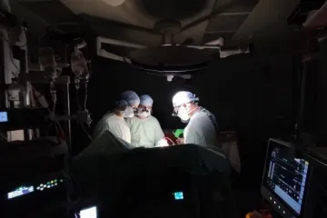 ​Світ повинен це бачити: у Львові хірурги без електроенергії провели  операцію на серці