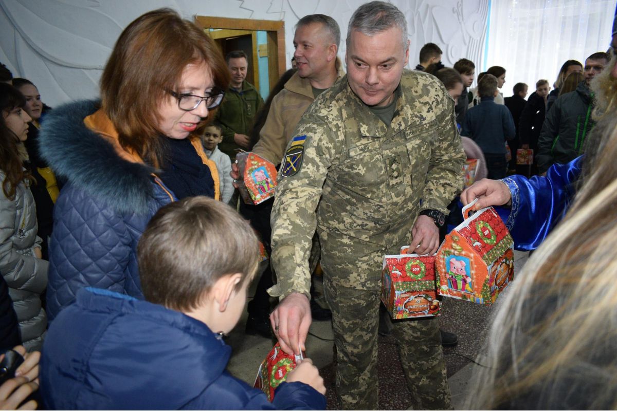 Військові привітають дітей прифронтової зони зі святом Миколая Військові привітають дітей прифронтової зони зі святом Миколая