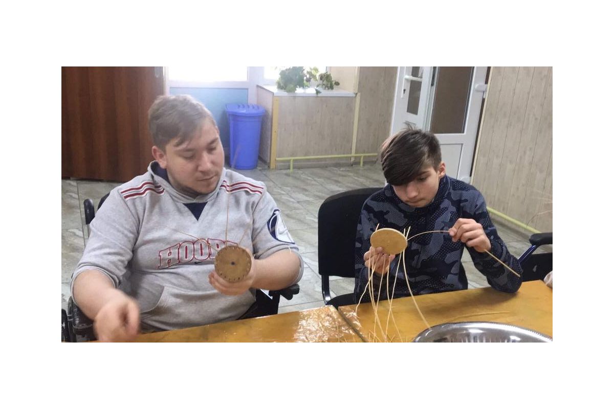 Петровский Александр Владимирович: Для Днепровского детского дома провели мастер-класс по лозоплетению Петровский Александр Владимирович: Для Днепровского детского дома провели мастер-класс по лозоплетению