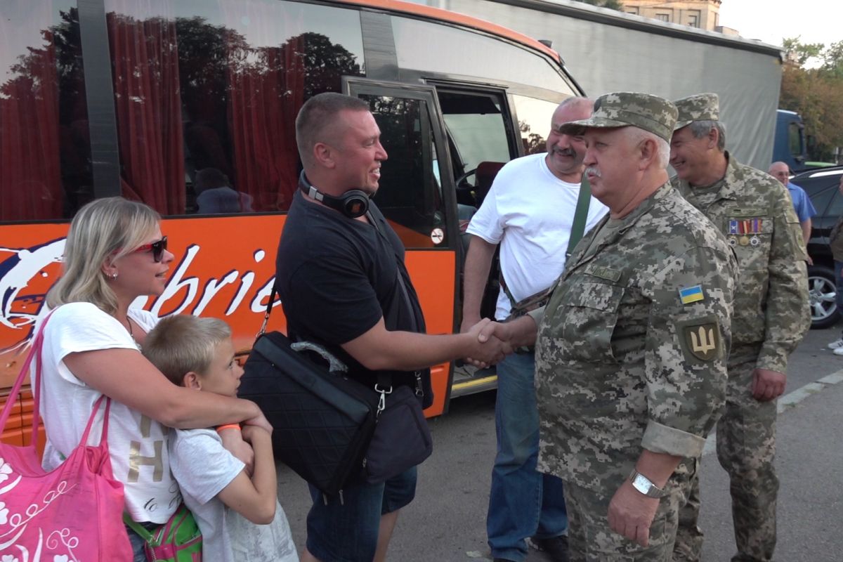 Петровський Олександр Володимирович: За ініціативою Міжнародного благодійного фонду Олександра Петровського «Солідарність» військові та волонтери відпочили на Азовському морі