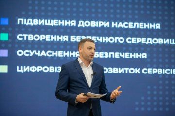 Денис Монастырский - человек в котором сочетаются ответственность государственного деятеля и раскованное дружелюбие современного состоявшегося украинца  Денис Монастырский - человек в котором сочетаются ответственность государственного деятеля и раскованное дружелюбие современного состоявшегося украинца