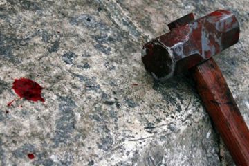 25 ударів молотком по голові: як в Кам'янському проводять час знайомі?  25 ударів молотком по голові: як в Кам'янському проводять час знайомі?