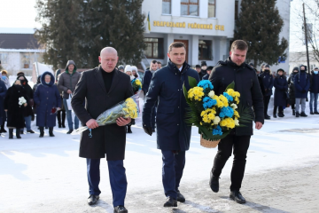 Я пам'ятаю момент, коли ми заносили хлопців у готель «Україна»... До сьогодні не можу заходити туди. У мене перед очима наші Герої...», - Михайло Головко Я пам'ятаю момент, коли ми заносили хлопців у готель «Україна»... До сьогодні не можу заходити туди. У мене перед очима наші Герої...», - Михайло Головко