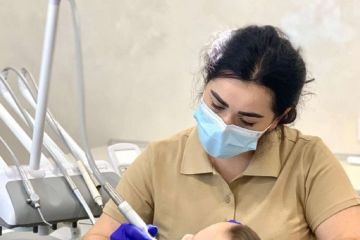 Ровенская полиция нашла мучившую детей стоматолога и вручила ей подозрение Ровенская полиция нашла мучившую детей стоматолога и вручила ей подозрение