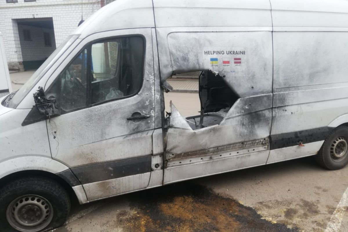 2 польських волонтери на Донеччині, які надавали гумдопомогу, поранені. Один у важкому стані 2 польських волонтери на Донеччині, які надавали гумдопомогу, поранені. Один у важкому стані