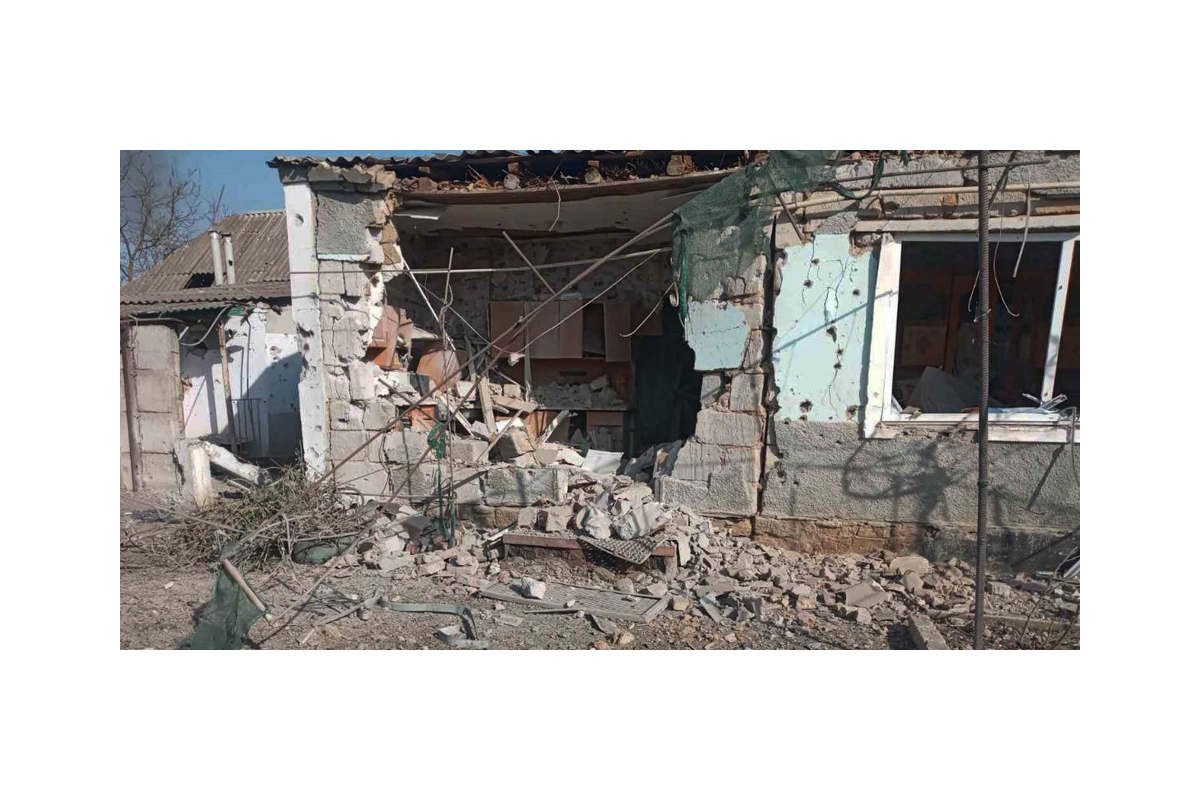 Російське вторгнення в Україну : Житлові райони Харкова окупанти обстрілюють з «Градів», «Смерчів» та «Ураганів» Російське вторгнення в Україну : Житлові райони Харкова окупанти обстрілюють з «Градів», «Смерчів» та «Ураганів»